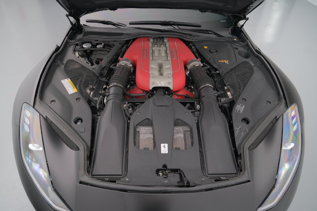 Used 2018 Ferrari 812 Superfast RWD image 42