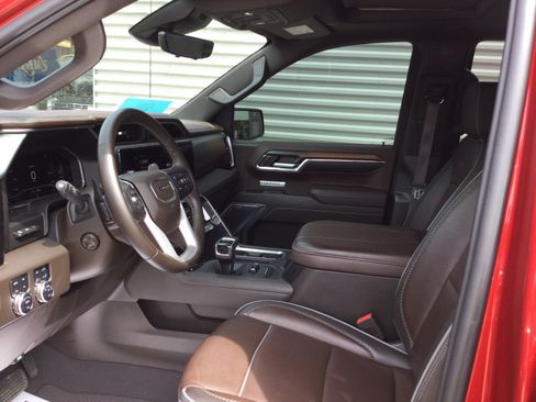 Used 2024 GMC Sierra 1500 Denali w/ Technology Package AWD/4WD image 12