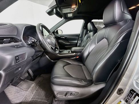Used 2022 Toyota Highlander XSE AWD/4WD image 22