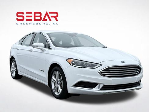 Used 2018 Ford Fusion SE w/ Equipment Group 602A FWD image 3