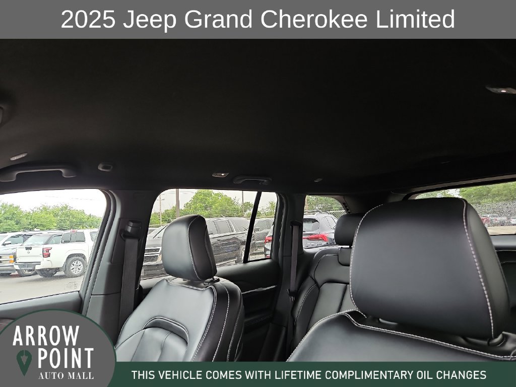 Used 2025 Jeep Grand Cherokee Limited AWD/4WD image 22