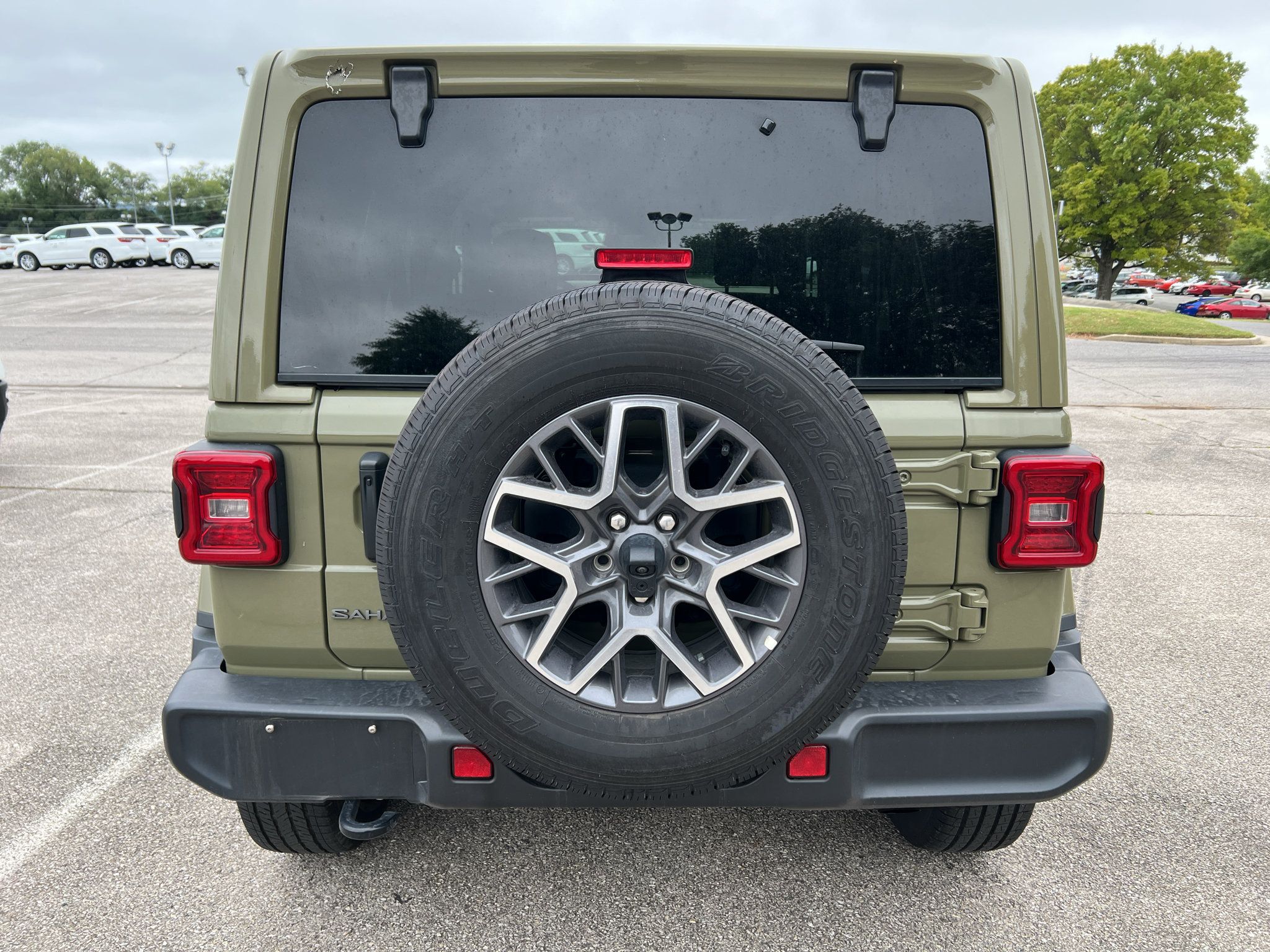 Used 2026 Jeep Wrangler Unlimited Sahara AWD/4WD image 4