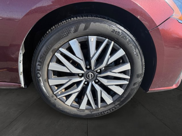 Used 2024 Nissan Altima 2.5 SV FWD image 9