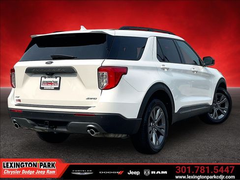 Used 2023 Ford Explorer XLT w/ Equipment Group 202A AWD/4WD image 5