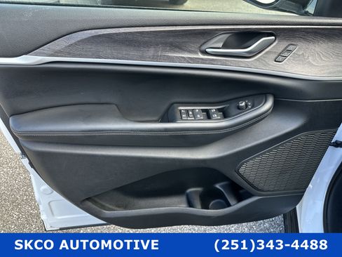 Used 2024 Jeep Grand Cherokee Limited image 12