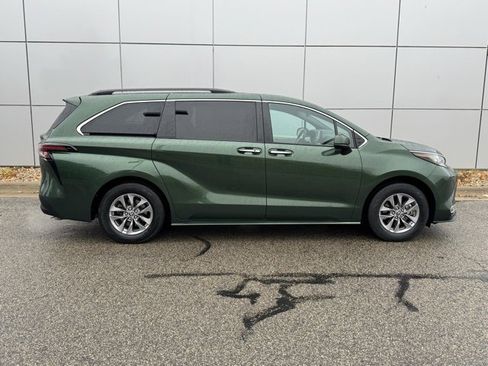 Certified 2023 Toyota Sienna XLE image 41