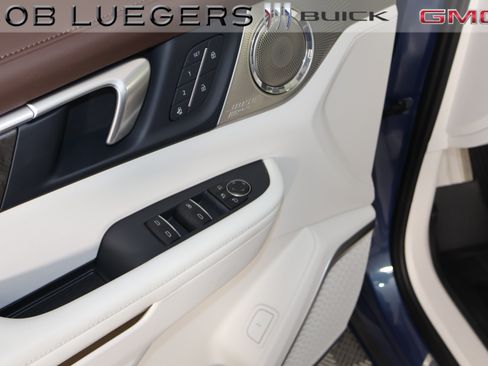 Certified 2026 Buick Enclave Avenir w/ Super Cruise Package AWD/4WD image 7