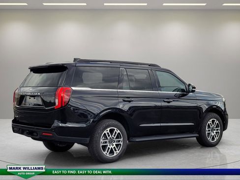 Used 2026 Ford Expedition Active image 4