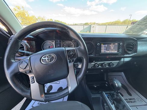 Used 2017 Toyota Tacoma SR5 w/ Tow Package image 8
