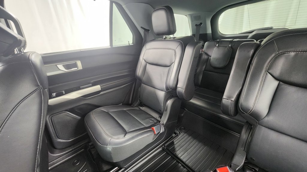 Used 2022 Ford Explorer Limited w/ Equipment Group 301A AWD/4WD image 14
