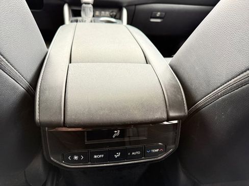 Certified 2024 Toyota Highlander XSE image 38