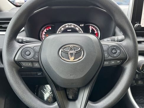 Used 2025 Toyota RAV4 XLE image 29