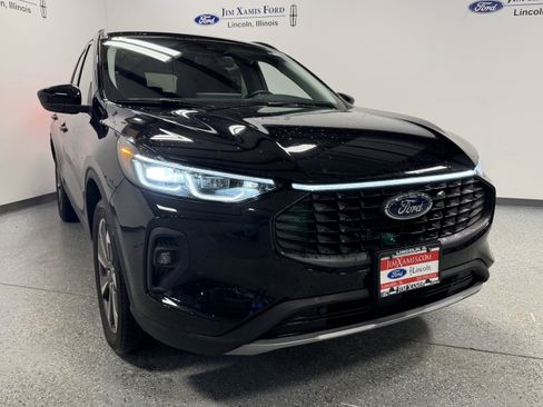 Used 2025 Ford Escape Platinum image 32