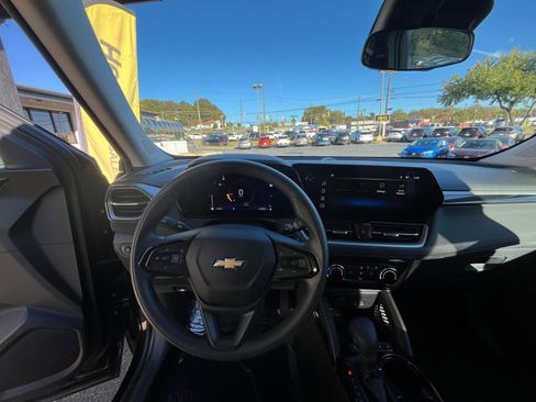 Used 2025 Chevrolet TrailBlazer LT image 30