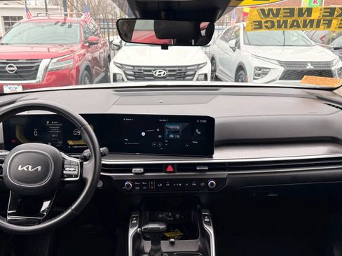 Used 2024 Kia Sorento S image 16