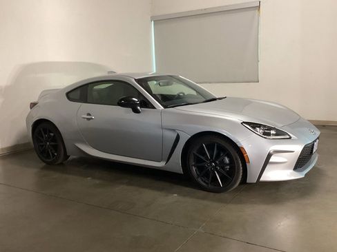 Used 2025 Toyota GR86 Premium w/ ALL Weather Mat Package (TMS) image 8