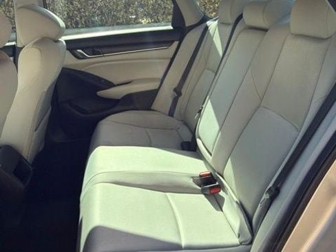 Used 2018 Honda Accord LX image 9