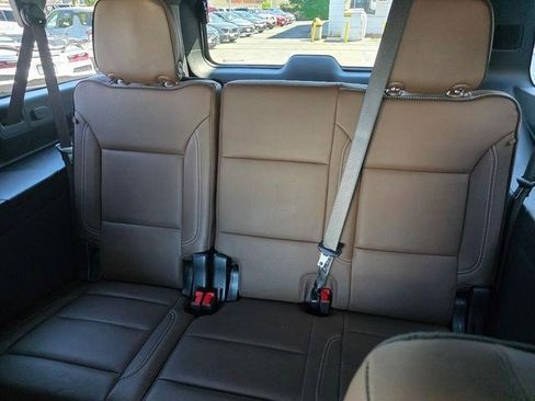 Certified 2025 Chevrolet Suburban High Country image 13