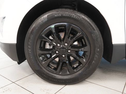 Used 2020 Chevrolet Equinox LT w/ Driver Convenience Package FWD image 17