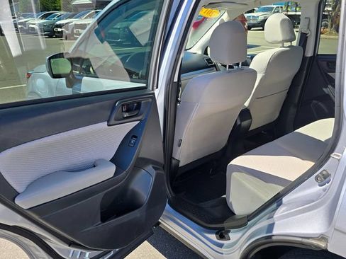 Used 2017 Subaru Forester 2.5i Premium AWD/4WD image 18