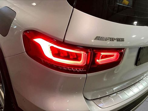 Certified 2022 Mercedes-Benz GLB 35 AMG 4MATIC image 27