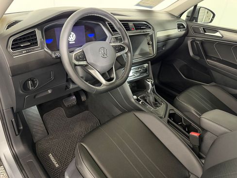 Used 2022 Volkswagen Tiguan SE FWD image 3