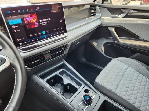 Certified 2025 Volkswagen Tiguan S AWD/4WD image 15