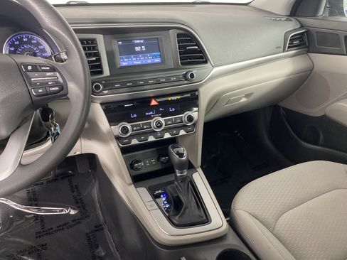 Used 2020 Hyundai Elantra SE FWD image 26