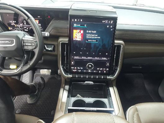 Used 2025 GMC Yukon Denali Ultimate AWD/4WD image 10
