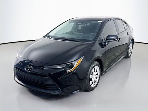 Used 2023 Toyota Corolla LE FWD image 4