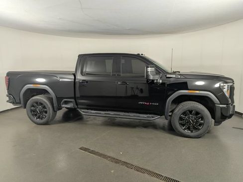 Used 2024 GMC Sierra 2500 AT4 w/ Technology Package AWD/4WD image 8