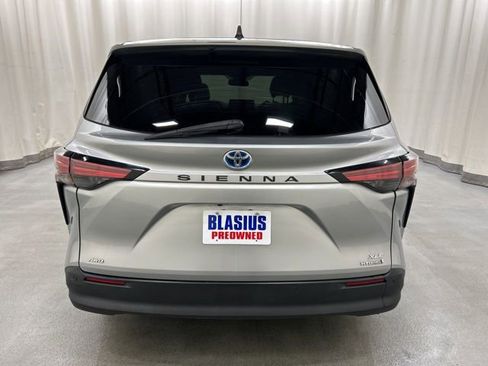 Used 2021 Toyota Sienna XLE AWD/4WD image 31