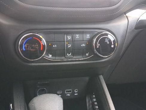 Used 2023 Chevrolet TrailBlazer LT FWD image 28