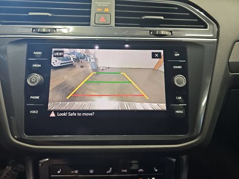 Used 2023 Volkswagen Tiguan SE w/ Panoramic Sunroof Package AWD/4WD image 23