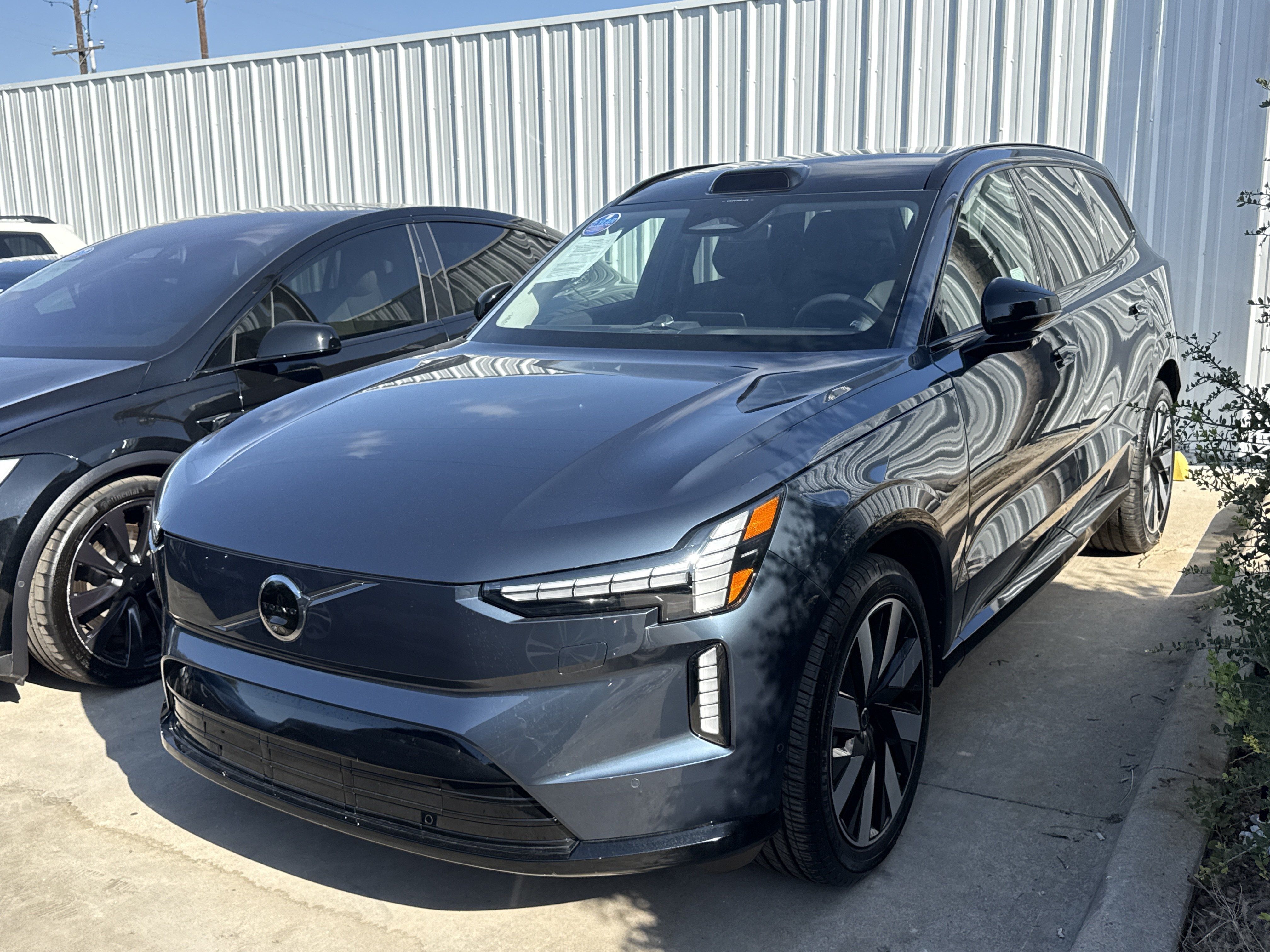 Used 2025 Volvo EX90 Ultra AWD/4WD image 2