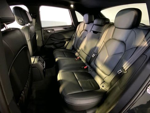Used 2025 Porsche Macan image 24