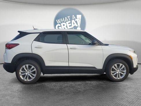 Used 2022 Chevrolet TrailBlazer LS FWD image 2
