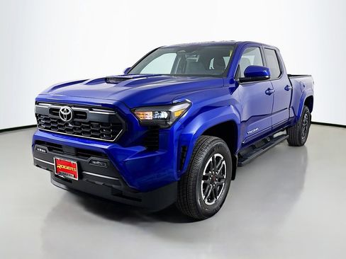 Used 2025 Toyota Tacoma TRD Sport image 3
