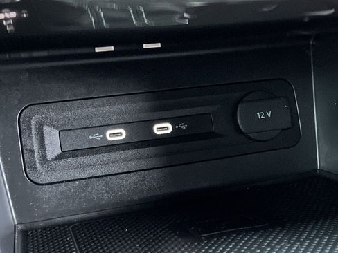 Used 2022 Volkswagen Atlas Cross Sport SE image 32