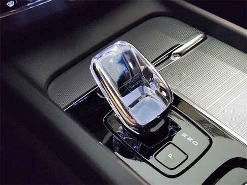 Used 2024 Volvo XC60 T8 Ultimate image 20