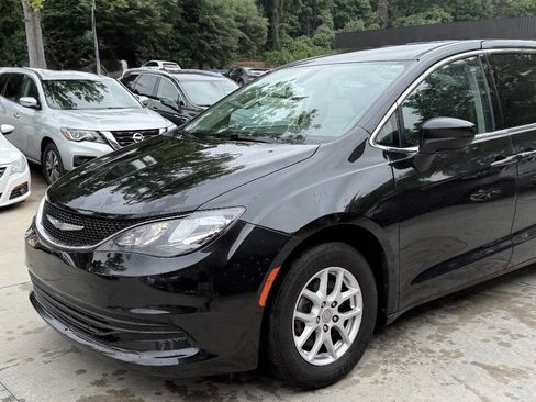 Used 2017 Chrysler Pacifica Touring FWD image 8