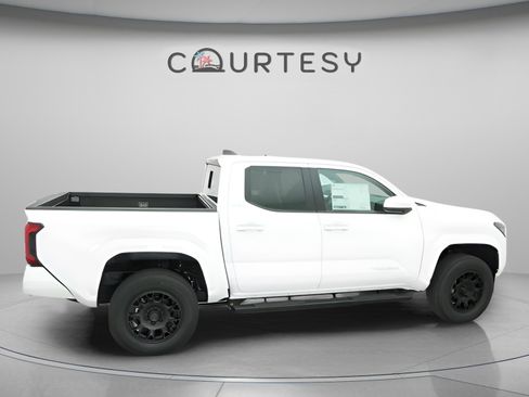 Certified 2024 Toyota Tacoma SR5 w/ SR5 Upgrade Package image 24