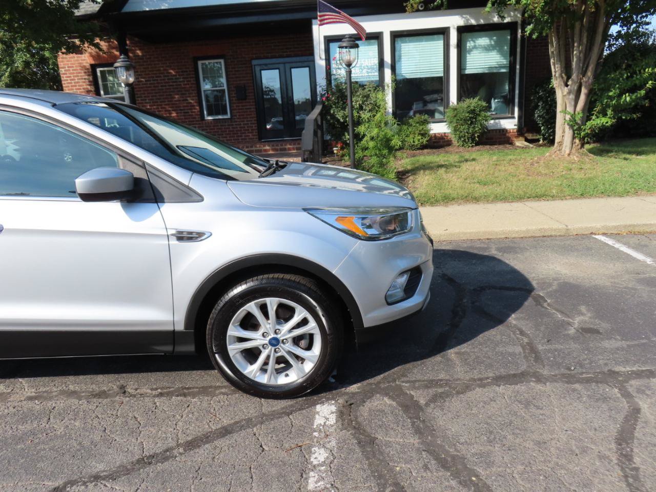 Used 2019 Ford Escape SE FWD image 10
