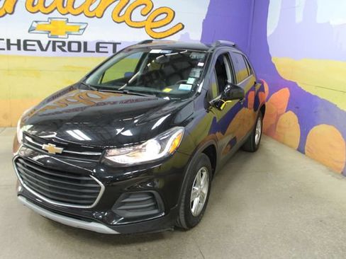 Used 2020 Chevrolet Trax LT w/ Driver Confidence Package FWD image 4