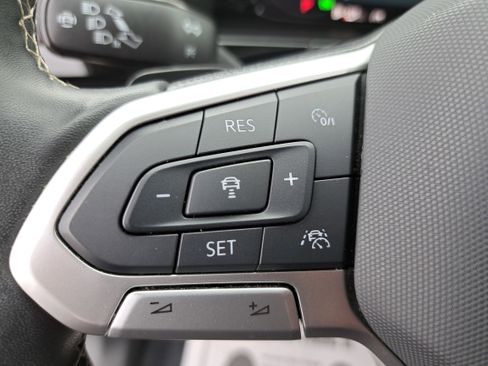 Used 2024 Volkswagen Atlas SE image 18