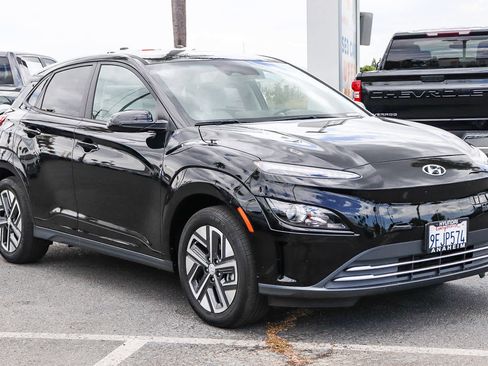 Used 2023 Hyundai Kona SE w/ Cargo Package FWD image 3