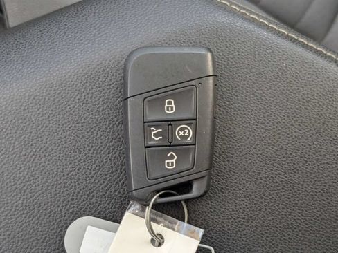 Used 2025 Volkswagen Jetta SE FWD image 34