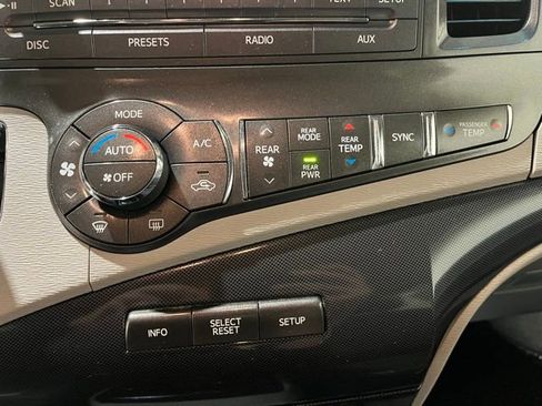 Used 2013 Toyota Sienna SE image 29