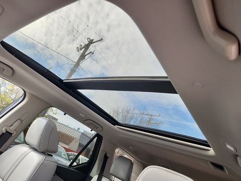 New 2025 Honda Pilot Touring image 10