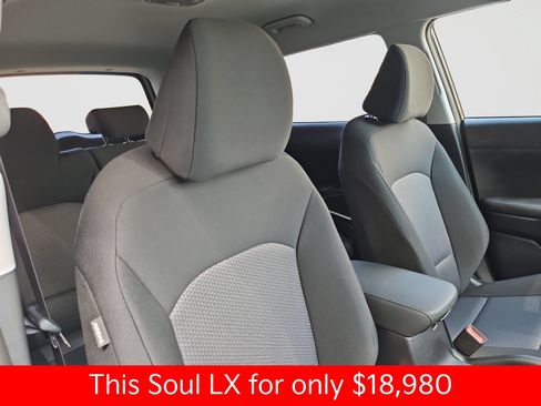 Used 2025 Kia Soul LX FWD image 18